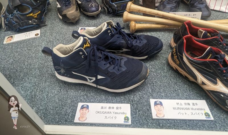 奥川恭伸與村上宗隆球鞋與球棒