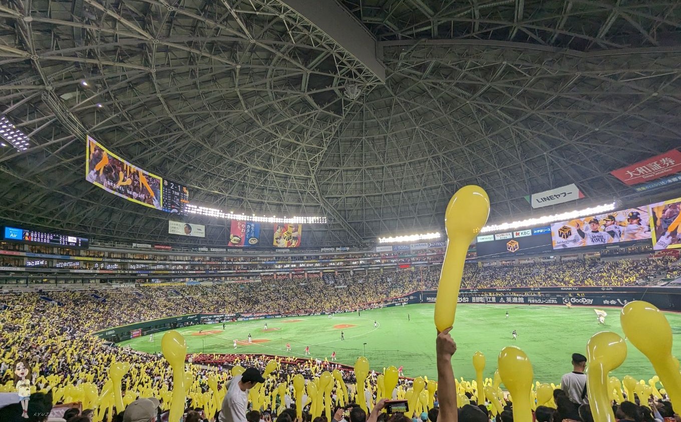 觀眾大概在六局結束後就會陸續開始幫氣球打氣了